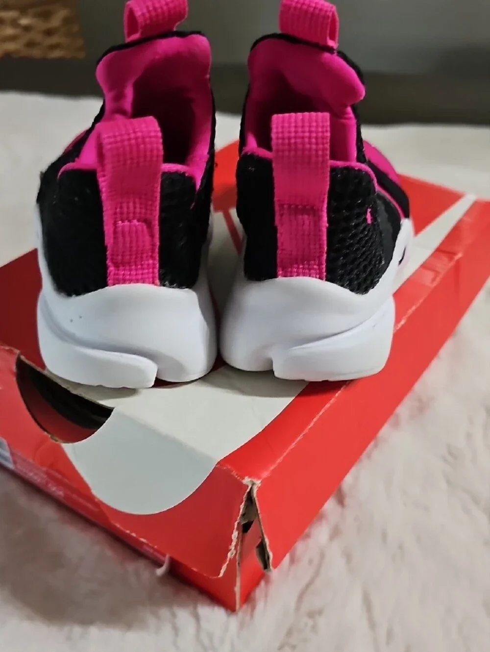 Nike slip sneakers